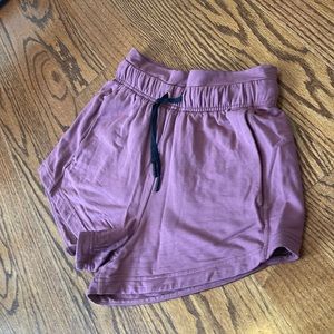 Lululemon inner glow short size 2 pink